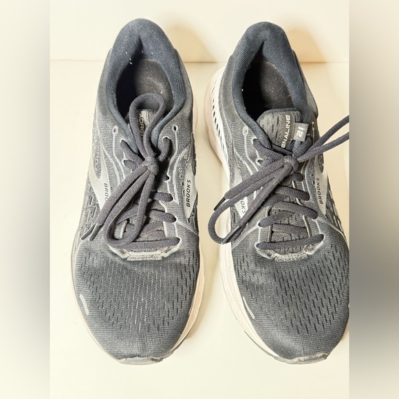 Brooks Women’s Adrenaline GTS 21, Black Running Shoes - Picture 3 of 9